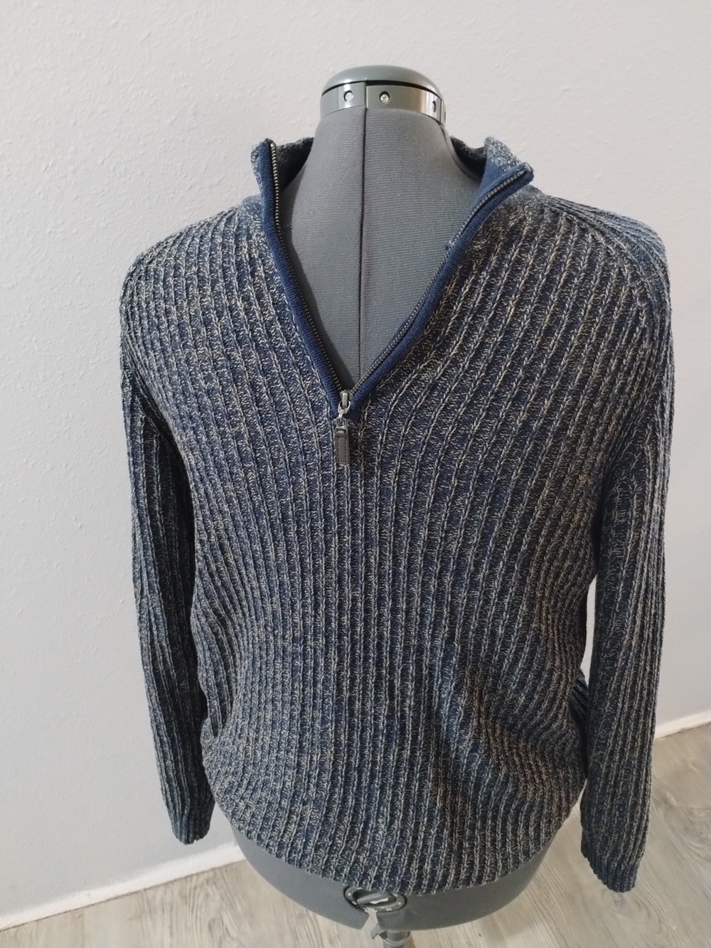 Cabela's Outfitter Series 100 % Cotton Men's Navy Blue And Yellow Sweater